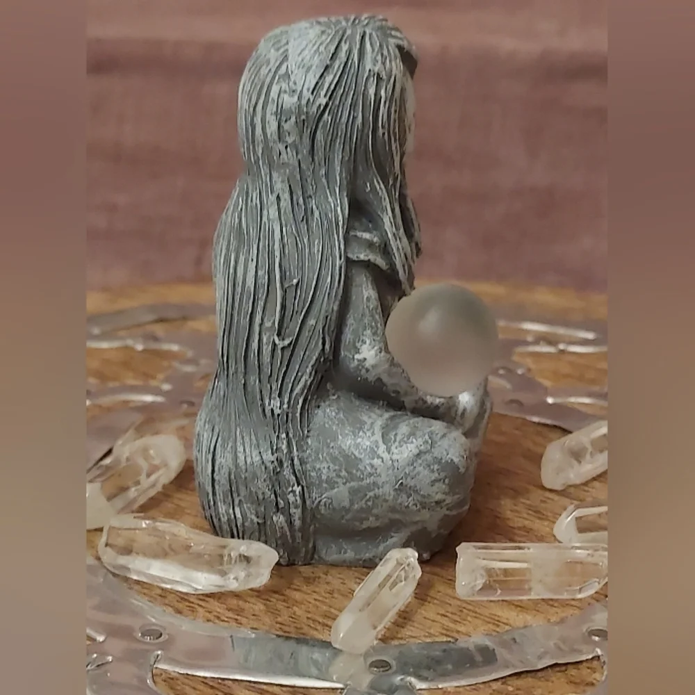 1 DAY SALE!!! Lunar Goddess Moon Goddess Witchy Woman Crystal Ball Magic Statue - Picture 5 of 13